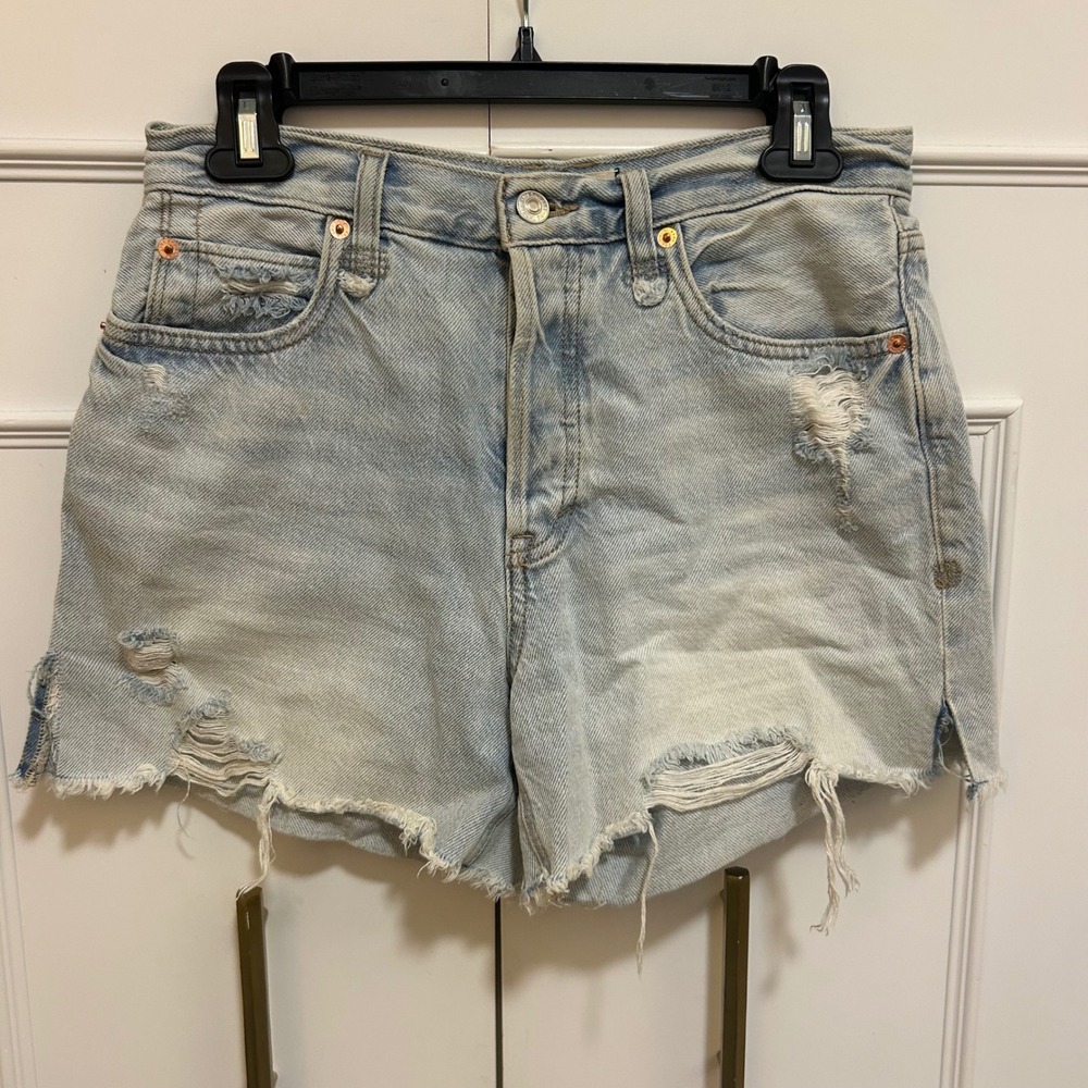 We The‎ Free Distressed Denim Shorts Frayed Hem Light Wash Womens Size 26